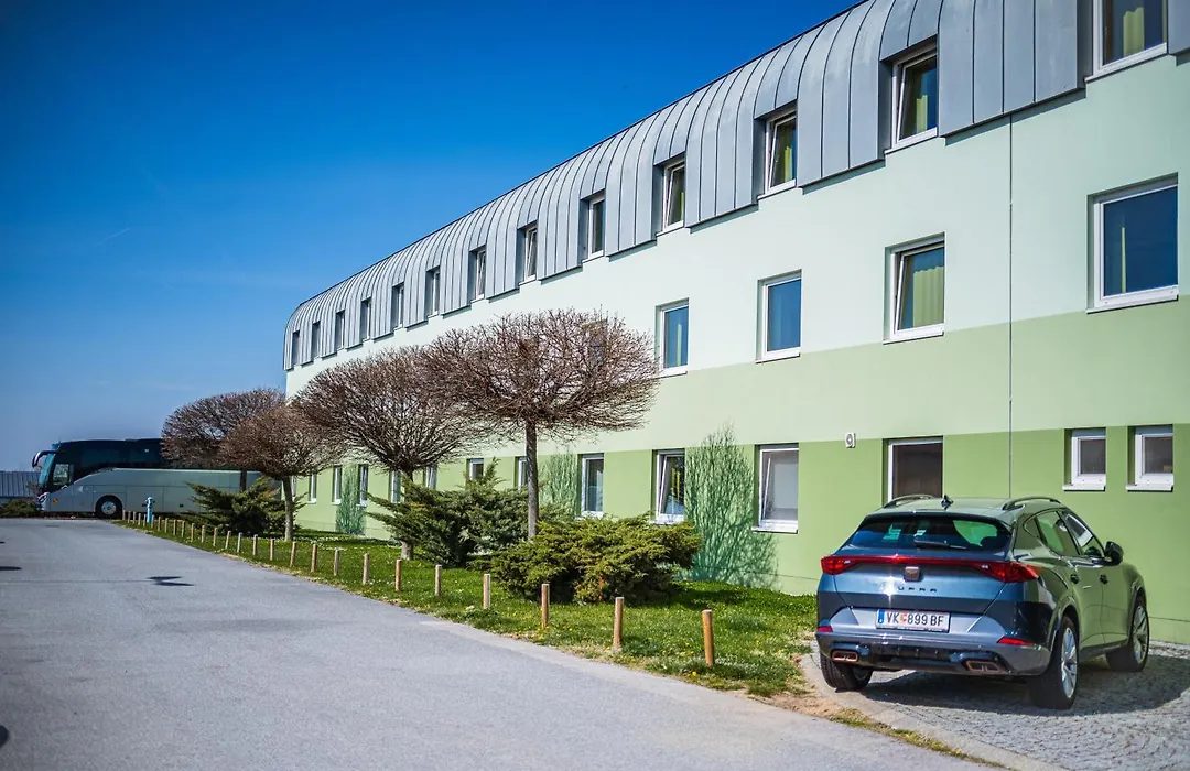 LifeHotel Vienna Airport-1