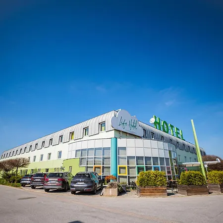 LifeHotel Vienna Airport-2
